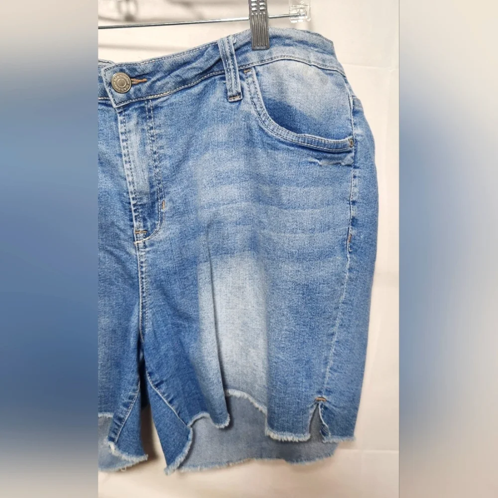 Massini Blue Jean Shorts Relaxed Fit Distressed-Size 20W